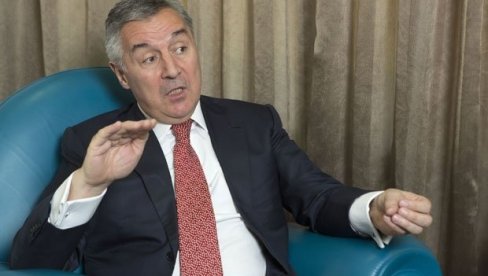 СУМЊИВИ ТОКОВИ НОВЦА: МАНС предао кривичну пријаву против Ђукановића и ДПС СУМЊИВИ ТОКОВИ НОВЦА: МАНС предао кривичну пријаву против Ђукановића и ДПС
