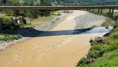ZAMUĆENJE REKE TARE: Turisti odbili da idu na raftinh ZAMUĆENJE REKE TARE: Turisti odbili da idu na raftinh
