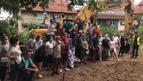 ПОТПИСАН СПОРАЗУМ: Парк у Пожешкој враћен станарима ПОТПИСАН СПОРАЗУМ: Парк у Пожешкој враћен станарима