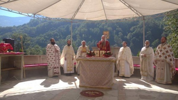 СЕЋАЊЕ НА 600 ЖРТАВА: Дан када су зликовци убијали мајке и децу СЕЋАЊЕ НА 600 ЖРТАВА: Дан када су зликовци убијали мајке и децу
