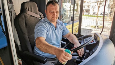 VOŽNJA U SANDALAMA 20.000 DINARA: Prevoznicima uvedene i kazne, a jedna odluka obradovaće građane VOŽNJA U SANDALAMA 20.000 DINARA: Prevoznicima uvedene i kazne, a jedna odluka obradovaće građane