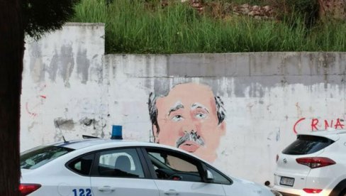 SVE JAČI PRITISAK REŽIMA U CRNOJ GORI: Plaše se i lika Momira Bulatovića, hapse zbog murala SVE JAČI PRITISAK REŽIMA U CRNOJ GORI: Plaše se i lika Momira Bulatovića, hapse zbog murala