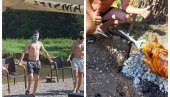 HIT SNIMAK IZ SELA KOD ČAČKA: Korona kolo, prase sa maskom i atmosfera kao na moru (FOTO/VIDEO)