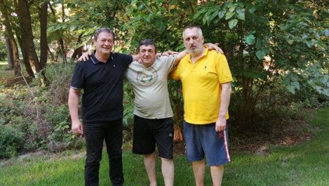 НА ОКУПУ ПОСЛЕ 33 ГОДИНЕ: Другарство из војске је за цео живот НА ОКУПУ ПОСЛЕ 33 ГОДИНЕ: Другарство из војске је за цео живот