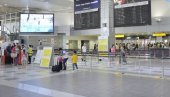 DETALJI POROĐAJA NA AERODROMU NIKOLA TESLA: Čekala avion sa gostima, dočekala - sina DETALJI POROĐAJA NA AERODROMU NIKOLA TESLA: Čekala avion sa gostima, dočekala - sina