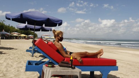POJAČANE MERE ZAŠTITE ZBOG KORONE: Maske obavezne i na plaži, u Evropi se uvode ŠOKANTNO VISOKE kazne POJAČANE MERE ZAŠTITE ZBOG KORONE: Maske obavezne i na plaži, u Evropi se uvode ŠOKANTNO VISOKE kazne