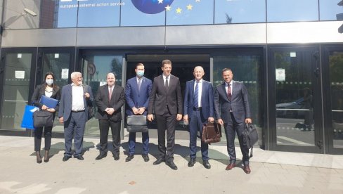 RETORIKA PRIŠTINE ODGOVARA BRISELU: EU nema mandat da vodi dijalog, ali ćuti na albanske tvrdnje RETORIKA PRIŠTINE ODGOVARA BRISELU: EU nema mandat da vodi dijalog, ali ćuti na albanske tvrdnje