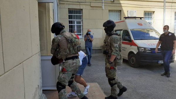 АКЦИЈА ТРАГ У ТРЕБИЊУ И ФОЧИ: Претреси на више локација, откривена група која се бави шверцом дроге (ФОТО) АКЦИЈА ТРАГ У ТРЕБИЊУ И ФОЧИ: Претреси на више локација, откривена група која се бави шверцом дроге (ФОТО)