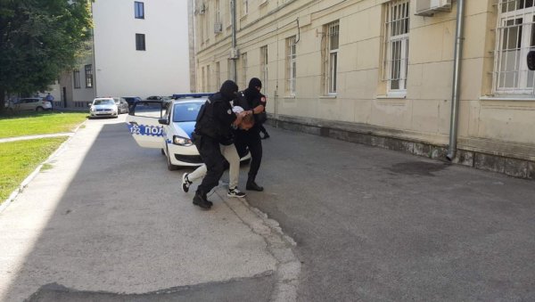 АКЦИЈА ТРАГ: Позната имена ухапшених (ФОТО/ВИДЕО) АКЦИЈА ТРАГ: Позната имена ухапшених (ФОТО/ВИДЕО)