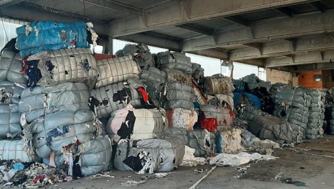 ПРОЦЕДУРЕ КОЧЕ УКЛАЊАЊЕ: Сви перу руке од 300 тона смећа у Дрвару! ПРОЦЕДУРЕ КОЧЕ УКЛАЊАЊЕ: Сви перу руке од 300 тона смећа у Дрвару!