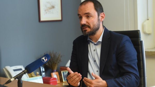 ЦРНОКОШУЉАШИ ДОЧЕКУЈУ МИЛОШЕВИЋА У КНИНУ: ХОС израдио посебне мајице за обележавање годишњице Олује ЦРНОКОШУЉАШИ ДОЧЕКУЈУ МИЛОШЕВИЋА У КНИНУ: ХОС израдио посебне мајице за обележавање годишњице Олује