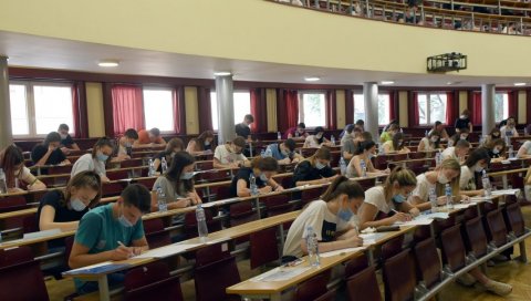 ЗА СКИДАЊЕ МАСКЕ СЛЕДИ УКОР: Педагози и психолози анализирају нове противепидемијске мере за школарце ЗА СКИДАЊЕ МАСКЕ СЛЕДИ УКОР: Педагози и психолози анализирају нове противепидемијске мере за школарце