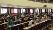 ЗА СКИДАЊЕ МАСКЕ СЛЕДИ УКОР: Педагози и психолози анализирају нове противепидемијске мере за школарце