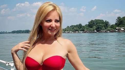 НЕМА МАНЕ КОД ИВАНЕ: Још једна летња секси слика поп певачице са реке НЕМА МАНЕ КОД ИВАНЕ: Још једна летња секси слика поп певачице са реке