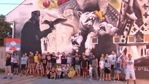 MURAL U OBRENOVCU: Majka otadžbina na Sokolskom domu mladi umetnik ovekovečio pesmu Vilu sa Košara MURAL U OBRENOVCU: Majka otadžbina na Sokolskom domu mladi umetnik ovekovečio pesmu Vilu sa Košara