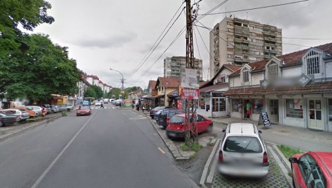 РУГЛО ЗЕМУНА: Због продаје на бувљаку Првомајска затрпана отпацима (ФОТО) РУГЛО ЗЕМУНА: Због продаје на бувљаку Првомајска затрпана отпацима (ФОТО)