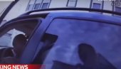 MOLIM TE NEMOJ DA ME UPUCAŠ: Objavljen novi potresni snimak hapšenja DŽordža Flojda (VIDEO) MOLIM TE NEMOJ DA ME UPUCAŠ: Objavljen novi potresni snimak hapšenja DŽordža Flojda (VIDEO)