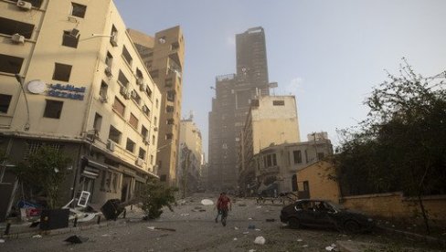 EKSPLOZIJA ZATRESLA TRIPOLI: Crni dim se nadvio nad gradom, sumnja se na samoubilački napad (FOTO) EKSPLOZIJA ZATRESLA TRIPOLI: Crni dim se nadvio nad gradom, sumnja se na samoubilački napad (FOTO)