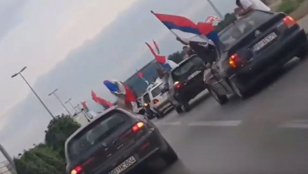 КИЛОМЕТАРСКА КОЛОНА: Кренула ауто-литија у Подгорици (ВИДЕО) КИЛОМЕТАРСКА КОЛОНА: Кренула ауто-литија у Подгорици (ВИДЕО)