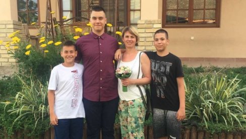 САМ СА КОМШИЈАМА НА ТРАКТОРУ: Бивши кошаркаш Партизана Предраг Шупут говори о драми која је задесила његову породицу пре 25 година САМ СА КОМШИЈАМА НА ТРАКТОРУ: Бивши кошаркаш Партизана Предраг Шупут говори о драми која је задесила његову породицу пре 25 година