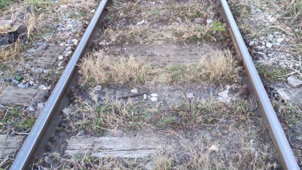 ДЕВОЈЧИЦУ УДАРИО ВОЗ: Трагедија код Слободнице, дете (14) преминуло на лицу места ДЕВОЈЧИЦУ УДАРИО ВОЗ: Трагедија код Слободнице, дете (14) преминуло на лицу места