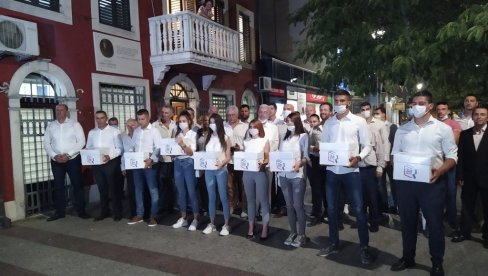 ПРЕДАЛИ ИЗБОРНУ ЛИСТУ: Коалиција За будућност Црне Горе верује у промену ПРЕДАЛИ ИЗБОРНУ ЛИСТУ: Коалиција За будућност Црне Горе верује у промену