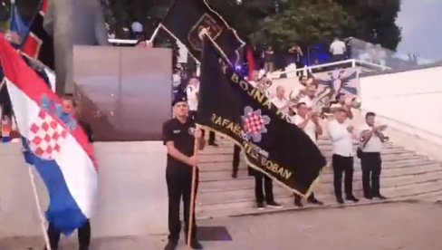 УСТАШЕ У СПЛИТУ: Усташка обележја током скупа поводом прославе “Олује” УСТАШЕ У СПЛИТУ: Усташка обележја током скупа поводом прославе “Олује”
