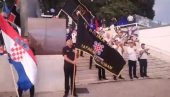 УСТАШЕ У СПЛИТУ: Усташка обележја током скупа поводом прославе “Олује” УСТАШЕ У СПЛИТУ: Усташка обележја током скупа поводом прославе “Олује”