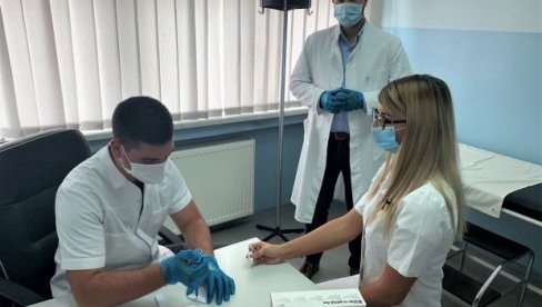 БЕСПЛАТНО ИЛИ 5О КМ: Почело тестирање на вирус корона у Угљевику БЕСПЛАТНО ИЛИ 5О КМ: Почело тестирање на вирус корона у Угљевику