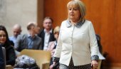 ОПЉАЧКАНА БИВША МИНИСТАРКА: Лопови провалили у стан Славице Ђукић Дејановић ОПЉАЧКАНА БИВША МИНИСТАРКА: Лопови провалили у стан Славице Ђукић Дејановић