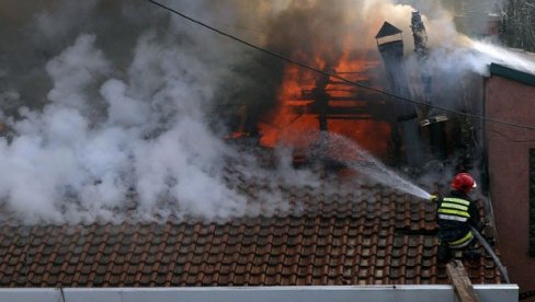 ПОЖАР КОД СЈЕНИЦЕ: Страхује се да је жена (73) настрадала, букнула ватра у породичној кући ПОЖАР КОД СЈЕНИЦЕ: Страхује се да је жена (73) настрадала, букнула ватра у породичној кући