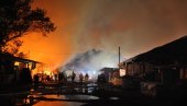 GORELI GARAŽA, KUĆA, VOZILA, HLADNJAČA! Veliki požar na periferiji Kruševca GORELI GARAŽA, KUĆA, VOZILA, HLADNJAČA! Veliki požar na periferiji Kruševca