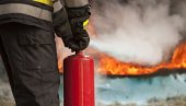 ПОЖАР У МАЈДАНПЕКУ: Жена (68) због тешких опекотина пребачена за Београд, стан потпуно изгорео