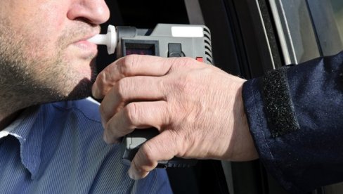 JEDNA ALI SKUPA VOŽNJA: Zbog niza prekršaja vozaču kazna 5.600 evra JEDNA ALI SKUPA VOŽNJA: Zbog niza prekršaja vozaču kazna 5.600 evra
