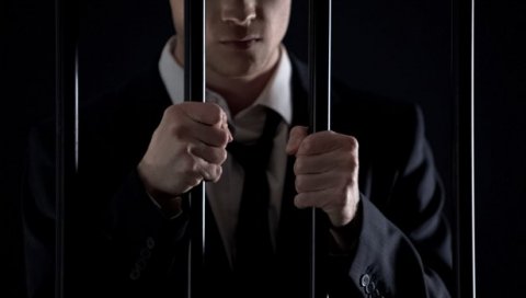 ИЗА РЕШЕТАКА 30 ДАНА: Одређен притвор директору Војне установе Моровић који се сумњичи за примање мита ИЗА РЕШЕТАКА 30 ДАНА: Одређен притвор директору Војне установе Моровић који се сумњичи за примање мита