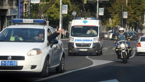 ТЕЖАК УДЕС КОД СРЕМСКИХ КАРЛОВАЦА: Један мушкарац погинуо, један повређен у судару аутобуса и камиона ТЕЖАК УДЕС КОД СРЕМСКИХ КАРЛОВАЦА: Један мушкарац погинуо, један повређен у судару аутобуса и камиона