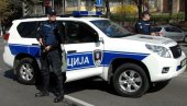 BLOKIRAN NOVI BEOGRAD U TOKU POTRAGA ZA NAPADAČEM: Ranjen muškarac (35) ispred TC Ušće BLOKIRAN NOVI BEOGRAD U TOKU POTRAGA ZA NAPADAČEM: Ranjen muškarac (35) ispred TC Ušće