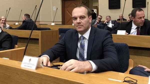 НИМАЛО БЕЗАЗЛЕНА БОРБА: Посланик Илија Таминџија се опоравио од короне НИМАЛО БЕЗАЗЛЕНА БОРБА: Посланик Илија Таминџија се опоравио од короне