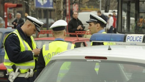 ДВЕ ОСОБЕ ТЕШКО, А ОСАМ ЛАКШЕ ПОВРЕЂЕНО: У Јужнобачком округу од 5. до 7. марта догодиле се 22 саобраћајне несреће ДВЕ ОСОБЕ ТЕШКО, А ОСАМ ЛАКШЕ ПОВРЕЂЕНО: У Јужнобачком округу од 5. до 7. марта догодиле се 22 саобраћајне несреће