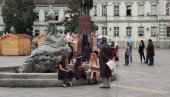 НА МАРГИНИ: Трг у Зрењанину у филмском духу