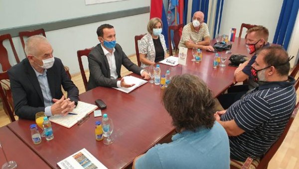 САСТАНАК ГРАДОНАЧЕЛНИКА ТРЕБИЊА И ВСС: Србија игра у затвореном базену САСТАНАК ГРАДОНАЧЕЛНИКА ТРЕБИЊА И ВСС: Србија игра у затвореном базену