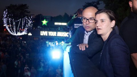 АНА И ВУЧЕВИЋ У УЖЕМ КРУГУ: Лидер напредњака разматра ко ће бити премијер, Недимовић и Мали имају мање шансе АНА И ВУЧЕВИЋ У УЖЕМ КРУГУ: Лидер напредњака разматра ко ће бити премијер, Недимовић и Мали имају мање шансе