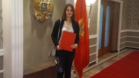 ОБРАЗ И НАРОД ПРЕЧИ ОД СТИПЕНДИЈЕ: Маја из Пљеваља одбила 50.000 евра јер “НЕЋЕ паре од власти која ЗАТИРЕ СРПСТВО и ПРАВОСЛАВЉЕ! ОБРАЗ И НАРОД ПРЕЧИ ОД СТИПЕНДИЈЕ: Маја из Пљеваља одбила 50.000 евра јер “НЕЋЕ паре од власти која ЗАТИРЕ СРПСТВО и ПРАВОСЛАВЉЕ!