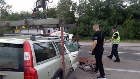 NESREĆA U BANATSKOM KARAĐORĐEVU: Poginuo muškarac, povređene još dve osobe NESREĆA U BANATSKOM KARAĐORĐEVU: Poginuo muškarac, povređene još dve osobe