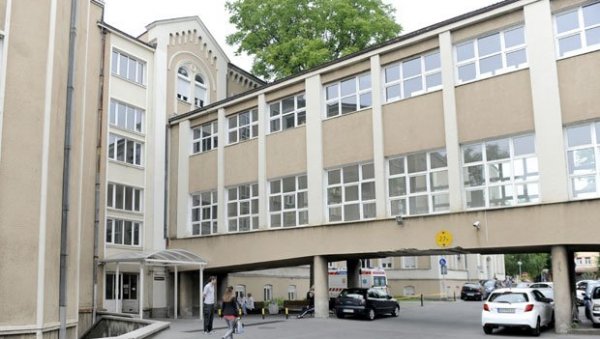 УБИЛИ ГА НАОЧИГЛЕД ДЕВОЈКЕ: Младићу (21) у Раковици су пришли с леђа, задали му смртоносне убоде ножем и побегли УБИЛИ ГА НАОЧИГЛЕД ДЕВОЈКЕ: Младићу (21) у Раковици су пришли с леђа, задали му смртоносне убоде ножем и побегли