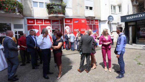 SOCIJALISTI IZ RS: Otvorena kancelarija Gradskog odbora SPS Bijeljina SOCIJALISTI IZ RS: Otvorena kancelarija Gradskog odbora SPS Bijeljina