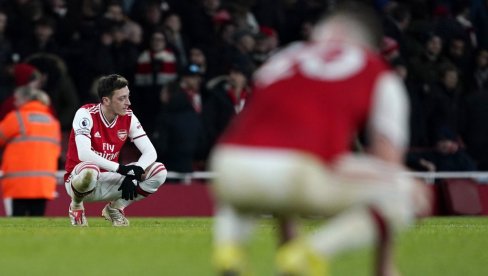 TURCI OBELODANILI: Ozil će u Feneru zarađivati mnogo manje nego u Londonu! TURCI OBELODANILI: Ozil će u Feneru zarađivati mnogo manje nego u Londonu!