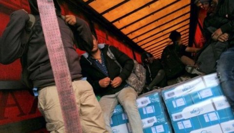 МИГРАНТИ ИЗБАЧЕНИ ИЗ ВОЗА У ХРВАТСКОЈ: Агресивно се понашали МИГРАНТИ ИЗБАЧЕНИ ИЗ ВОЗА У ХРВАТСКОЈ: Агресивно се понашали