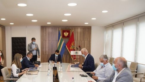 IZ BARA PREMA ALBANIJI MODERNOM SAOBRAĆAJNICOM: Potpisan sporazum za rekonstrukciju regionalnog puta, žile kuckavice Mrkojevića IZ BARA PREMA ALBANIJI MODERNOM SAOBRAĆAJNICOM: Potpisan sporazum za rekonstrukciju regionalnog puta, žile kuckavice Mrkojevića