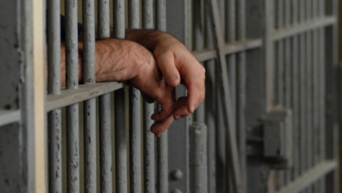 КО ЈЕ ШКАЉАРАЦ КОЈИ СЕ ДАНАС ОБЕСИО: Доводе га у везу са убиством Салета Мутавог, био главни пуцач клана КО ЈЕ ШКАЉАРАЦ КОЈИ СЕ ДАНАС ОБЕСИО: Доводе га у везу са убиством Салета Мутавог, био главни пуцач клана